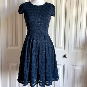 NWT FRANCHESCA’S MIAMI Navy
Scalloped Dress